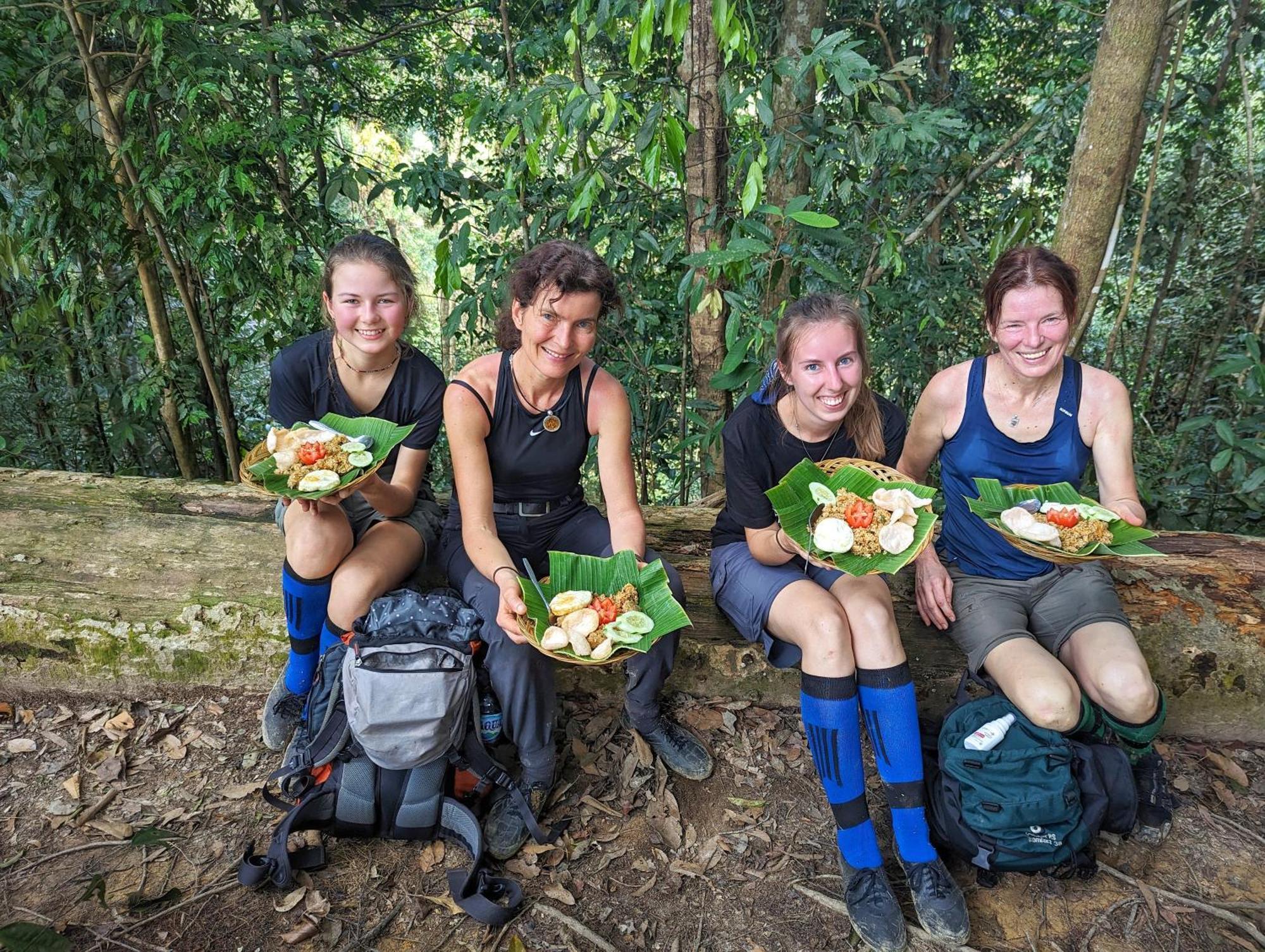 Thejungleguide - Lodges & Treks Bukit Lawang Buitenkant foto
